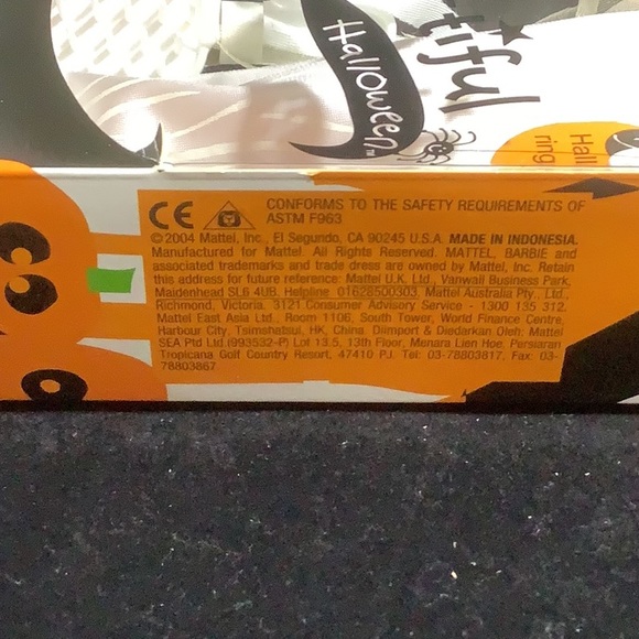 Boo-tiful Halloween Barbie - Picture 3 of 4